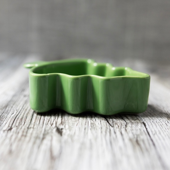 Stonewall Kitchen green ceramic Christmas tree dish 4.25 inches - Picture 6 of 7